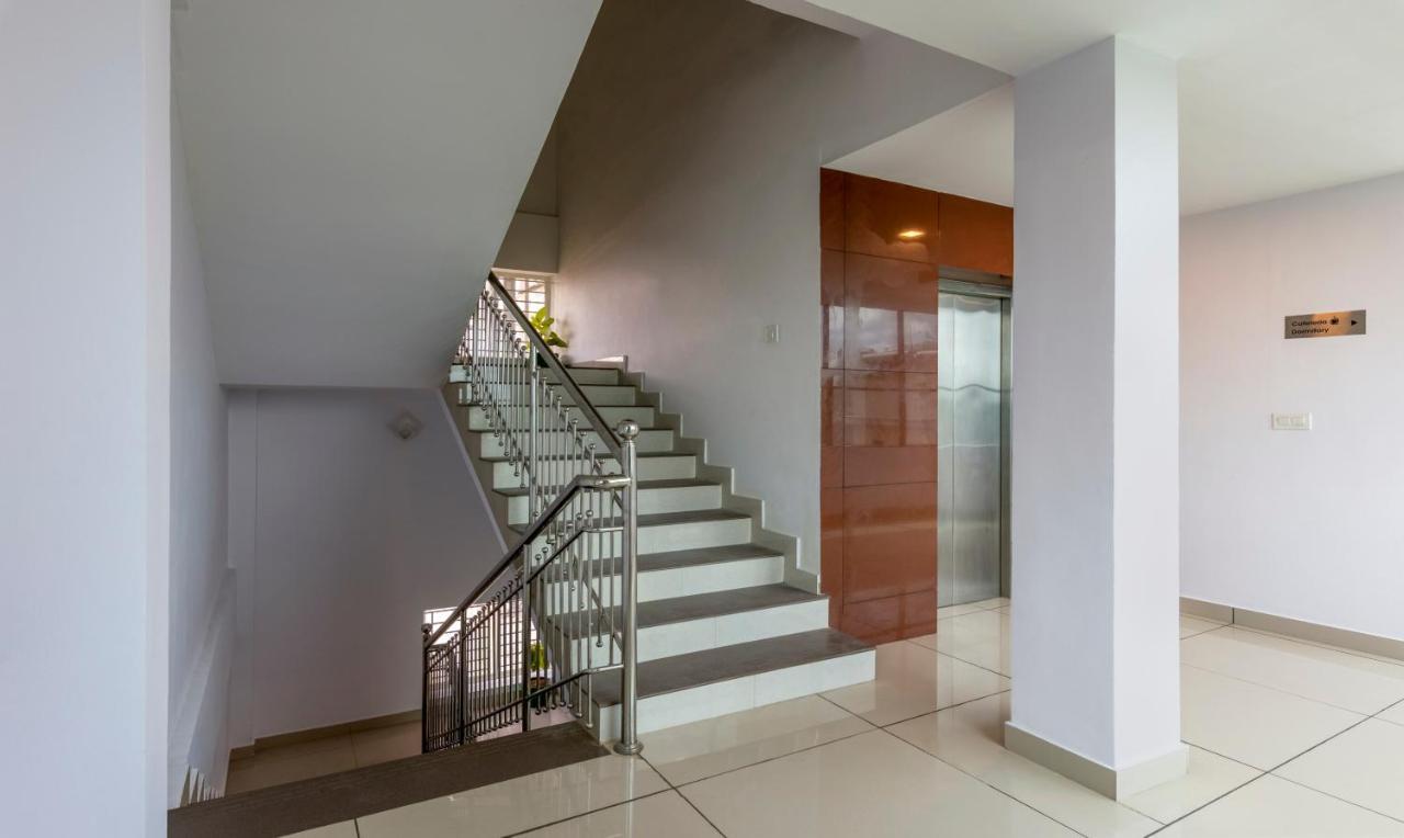 Отель Treebo Trend Airport Avenue Plaza Cochin Airport Коччи Экстерьер фото