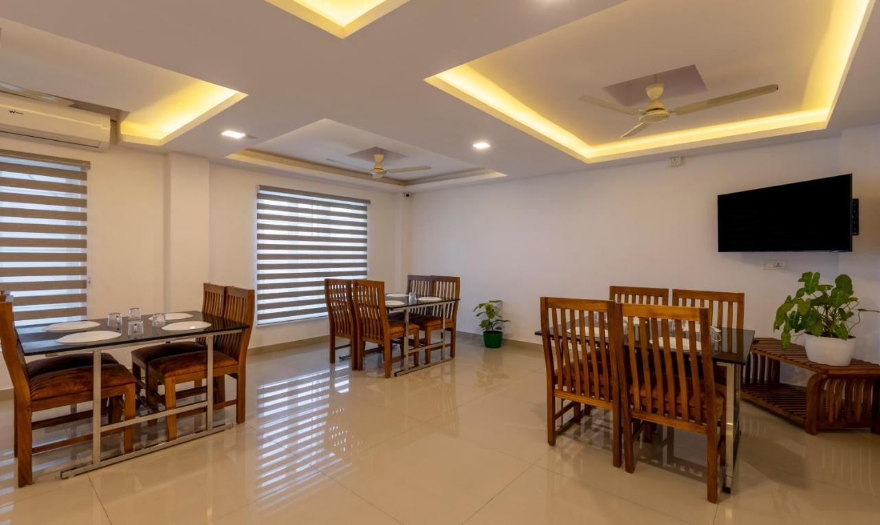Отель Treebo Trend Airport Avenue Plaza Cochin Airport Коччи Экстерьер фото