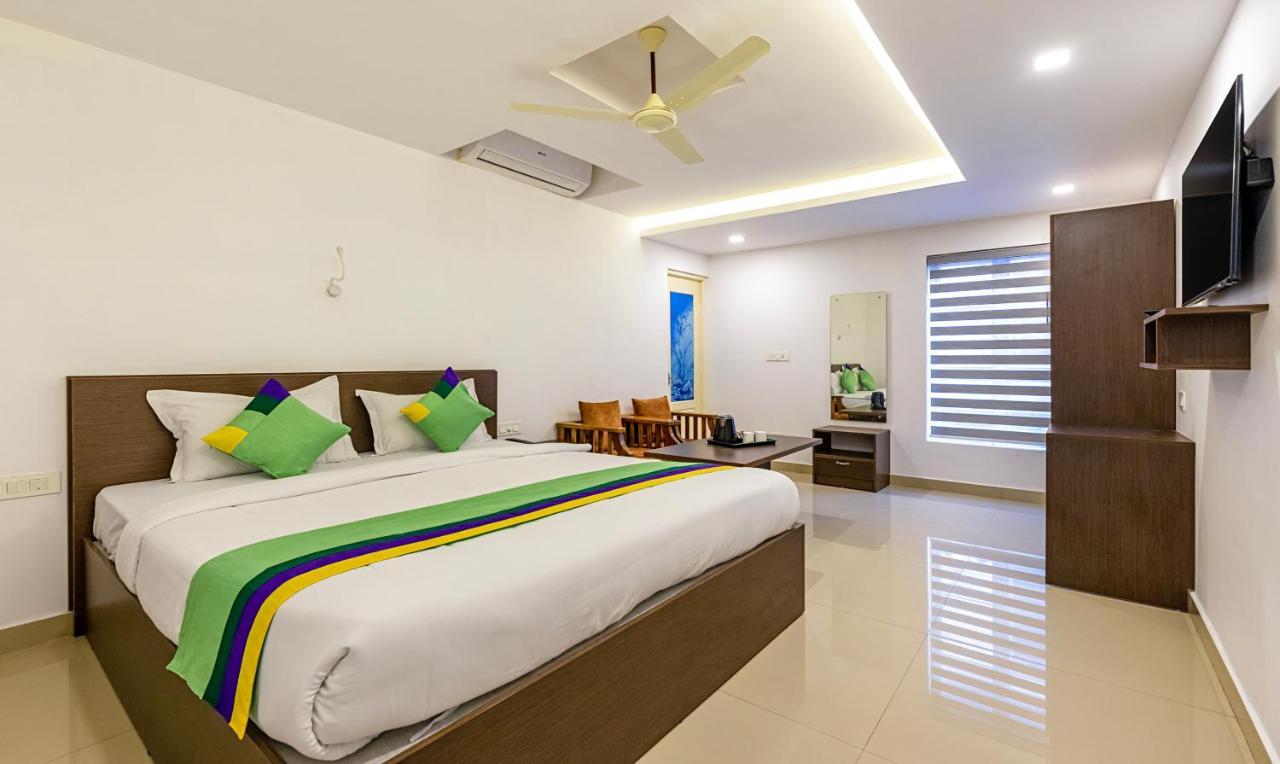 Отель Treebo Trend Airport Avenue Plaza Cochin Airport Коччи Экстерьер фото