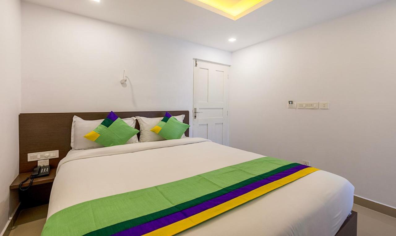 Отель Treebo Trend Airport Avenue Plaza Cochin Airport Коччи Экстерьер фото
