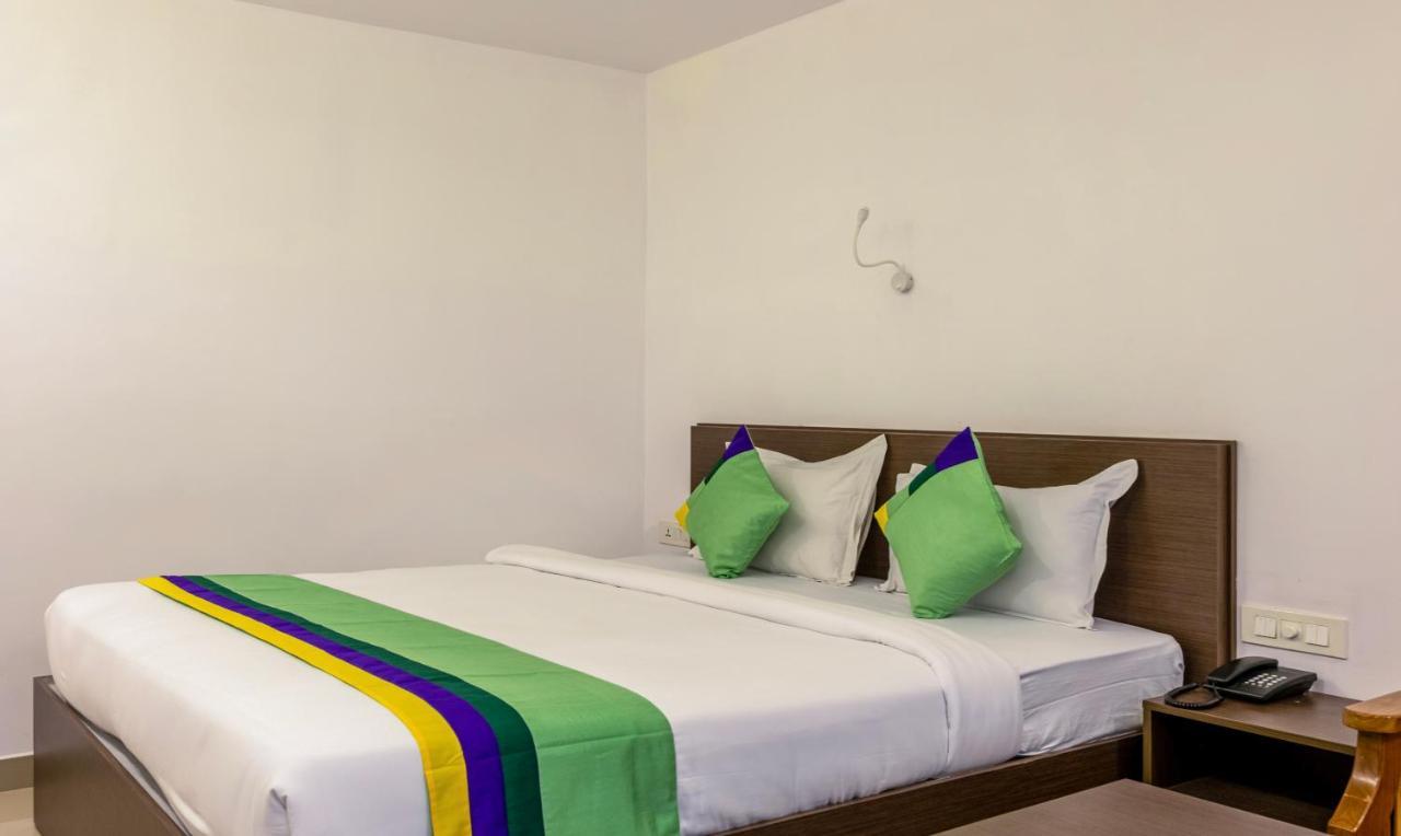 Отель Treebo Trend Airport Avenue Plaza Cochin Airport Коччи Экстерьер фото